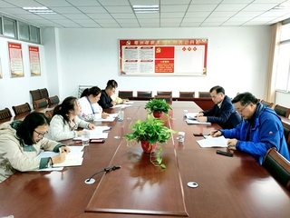 黨委書記胡恩彪深入學生黨支部開...